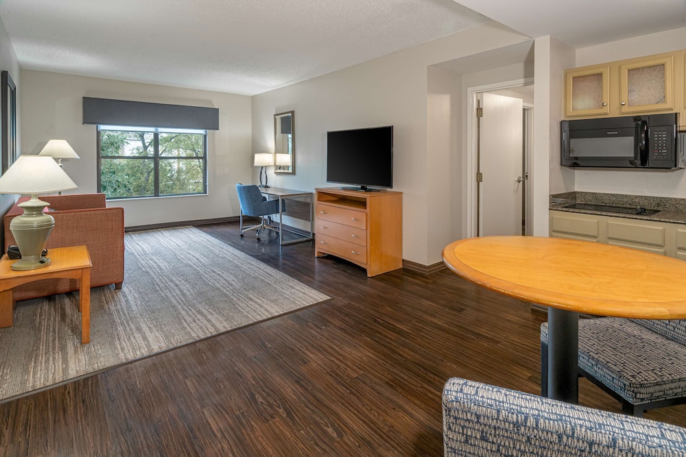 ADA Accessible Suite, 1 King Bed, Accessible, Bathtub - Photo 2