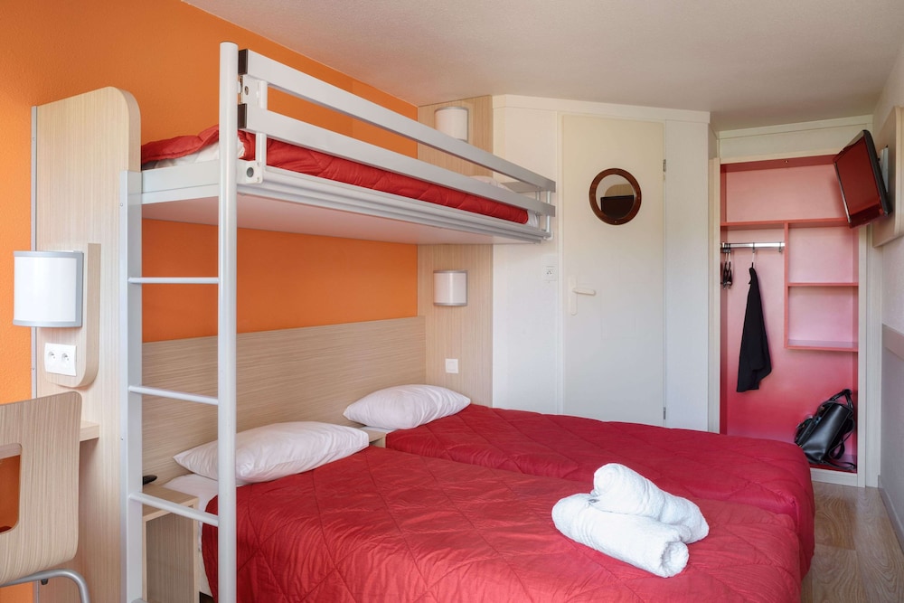 Standard Room, 3 Twin Beds - Photo 5