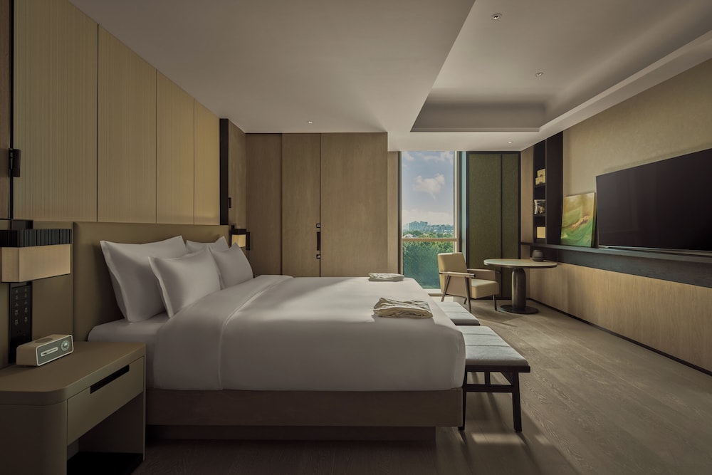 Standard Room, 1 Queen Bed, Non Smoking, City View