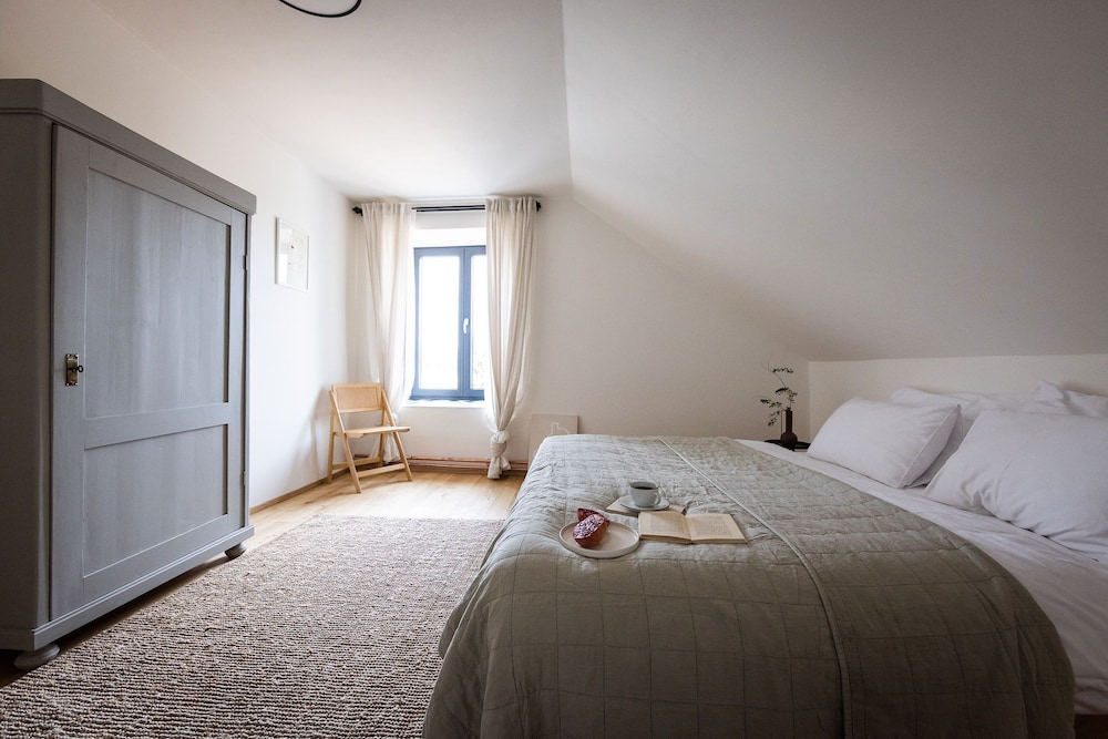 Suite, 1 Bedroom, Bathtub photo 3