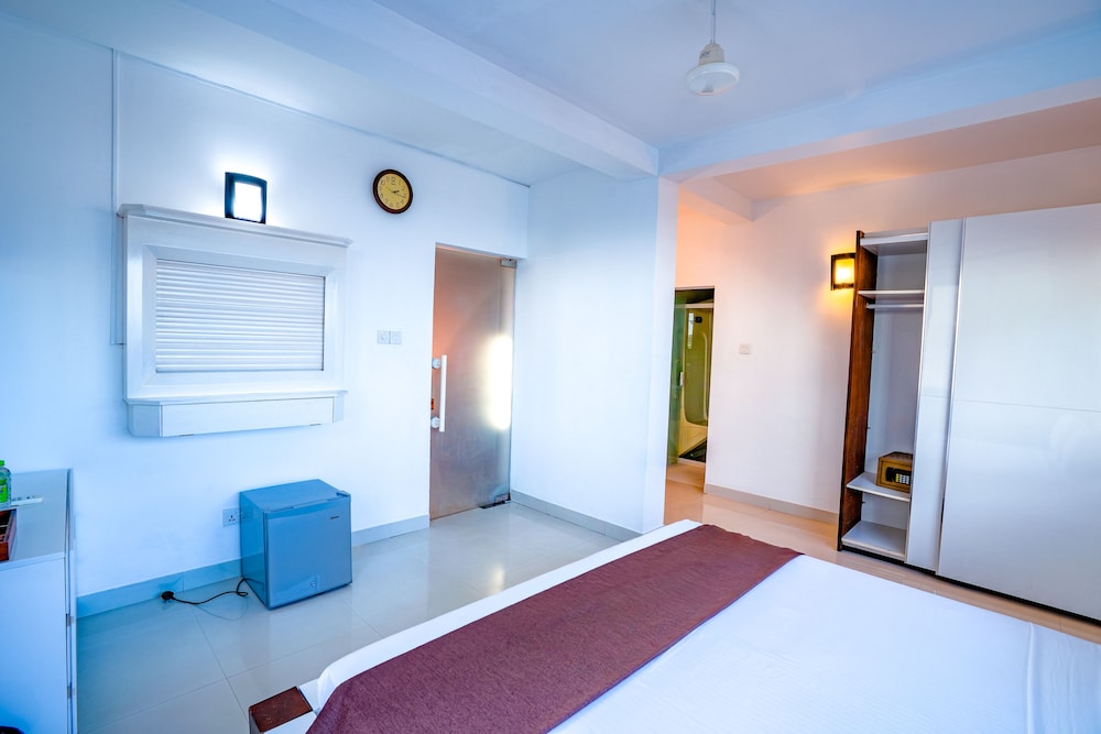 Deluxe Double Room, Partial Sea View photo 2