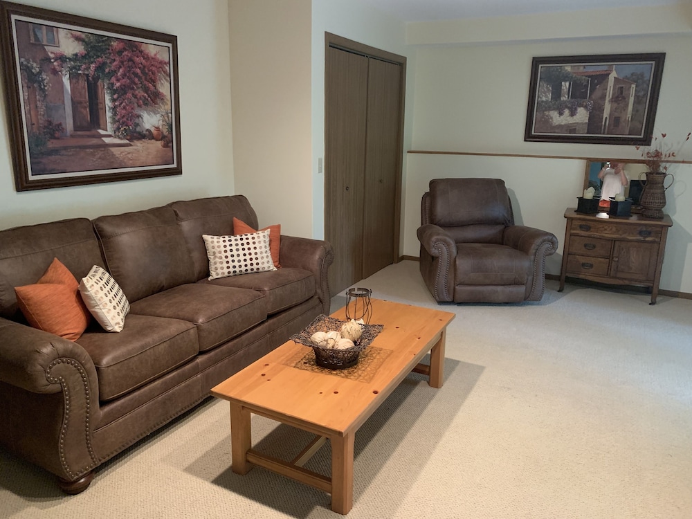 Traditional House, 1 King Bed with Sofa bed photo 2