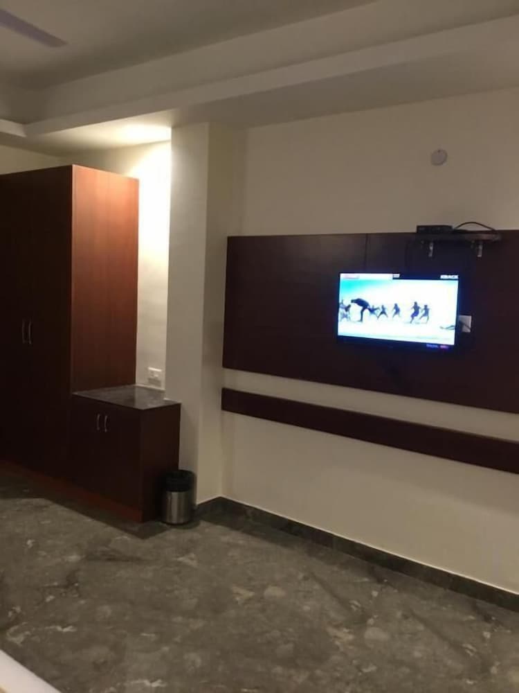 Executive Room - Photo 1