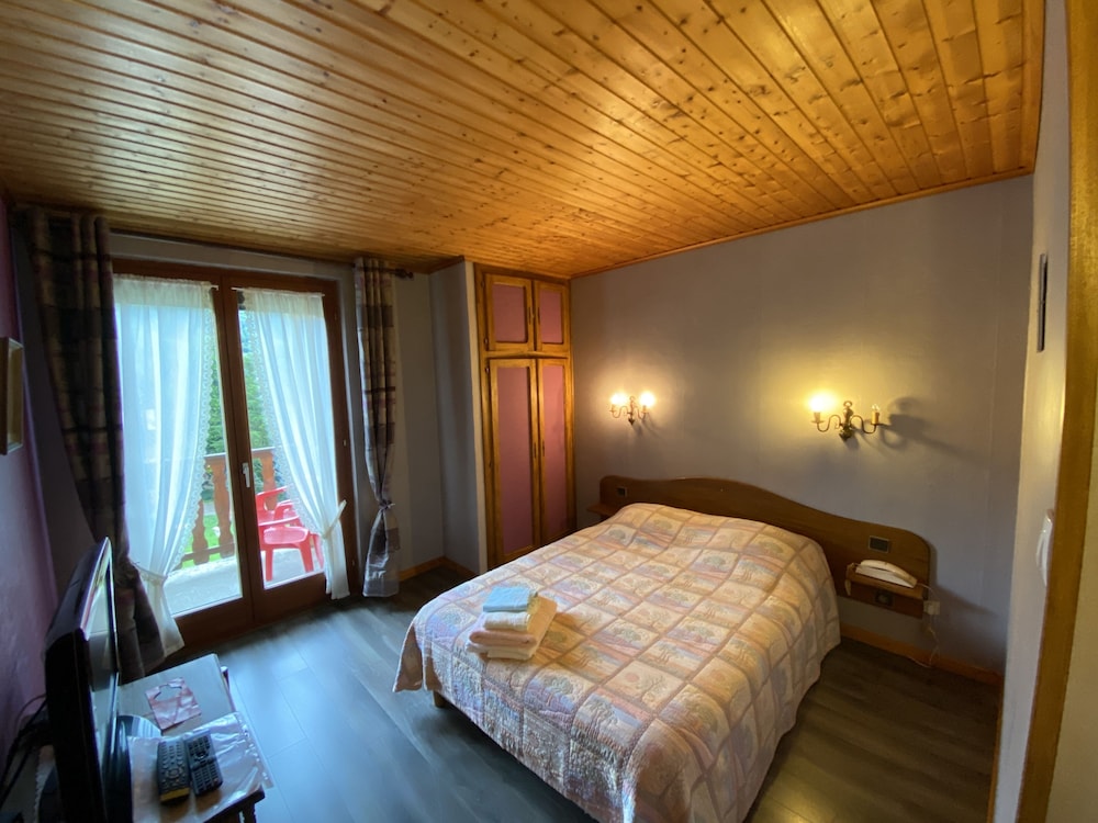 Standard Double or Twin Room photo 1