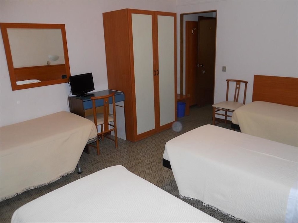 Double or Twin Room photo 3