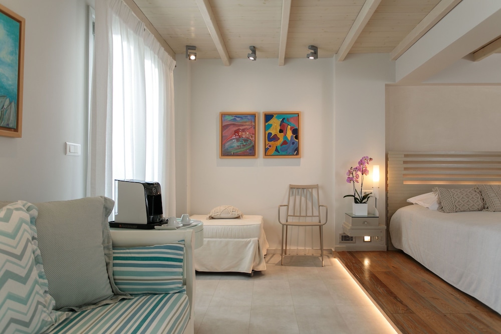 Superior Suite - Photo 4