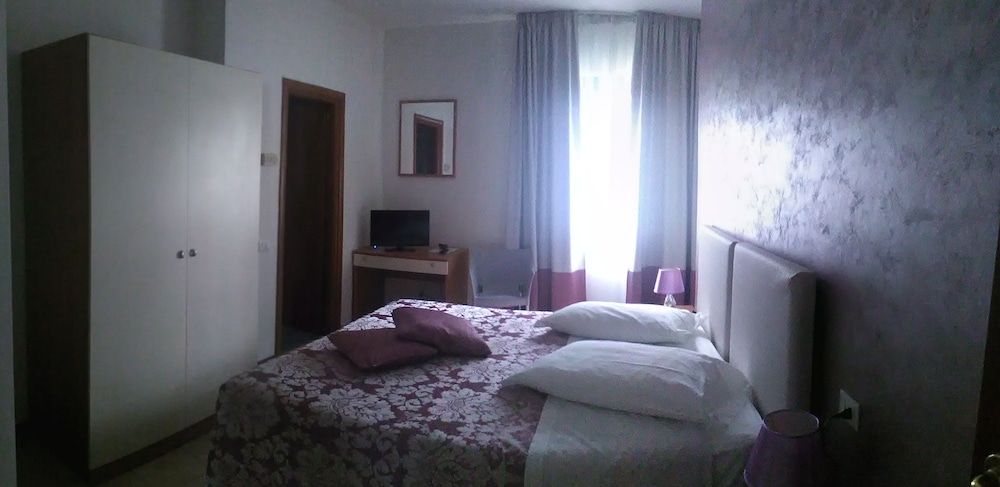 Comfort Room, 1 Queen Bed