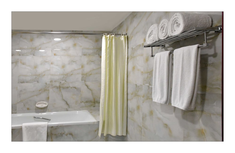 Standard Single Room, Bathtub, Poolside photo 3