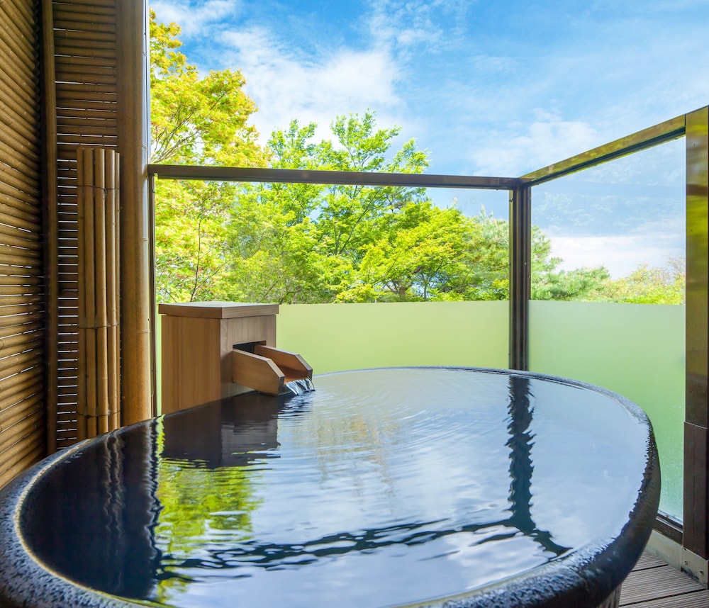 Luxury Suite with Private Open-Air Bath photo 3