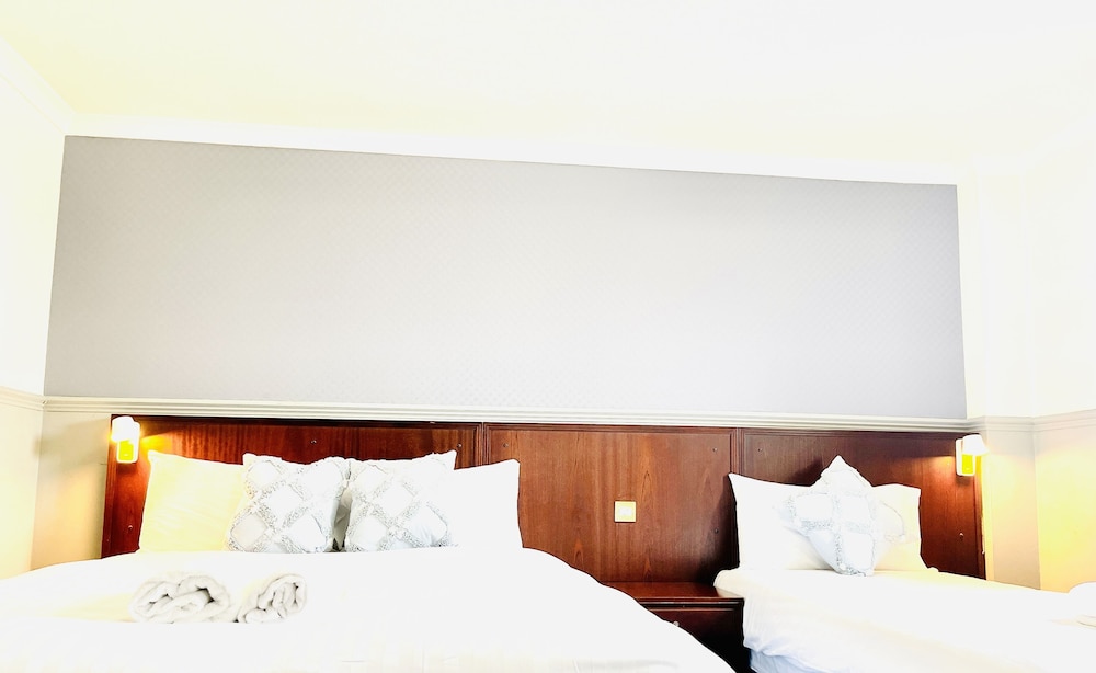 Economy Triple Room photo 2