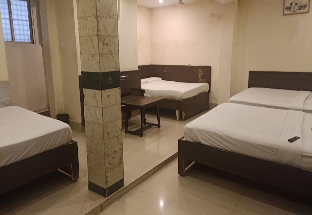 Deluxe Room, 1 Queen Bed, City View photo 1