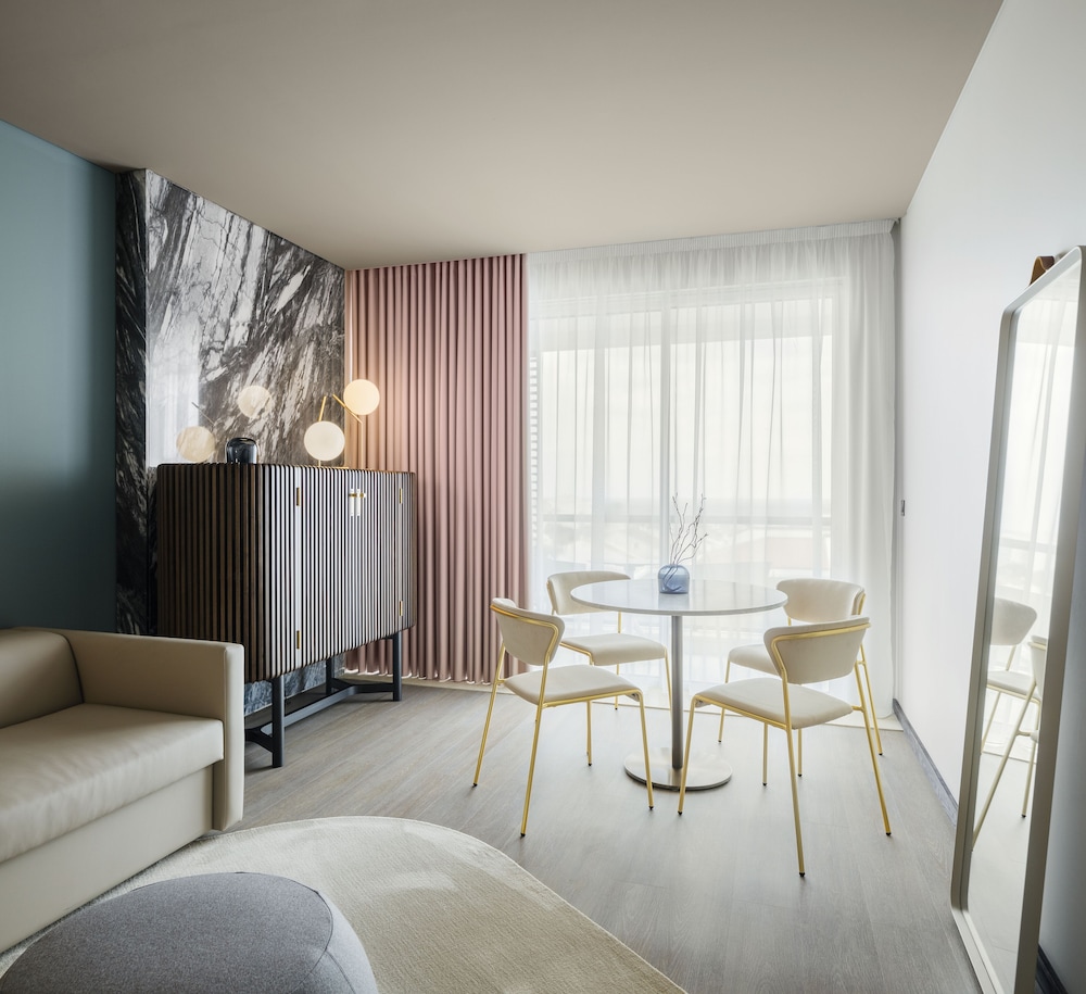 Suite - Photo 6