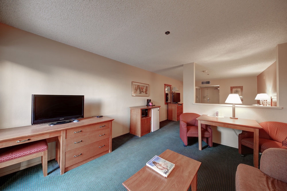 Room, Multiple Beds, Pool Access, Poolside (Poolside Mini Suite) - Photo 2