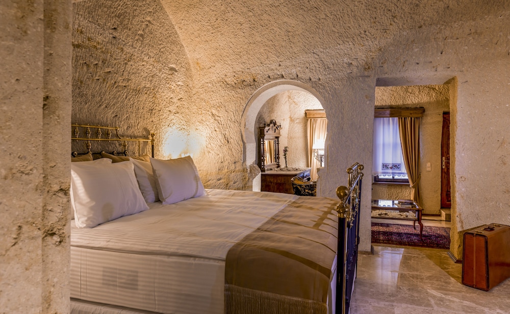 Deluxe Cave Suites photo 1