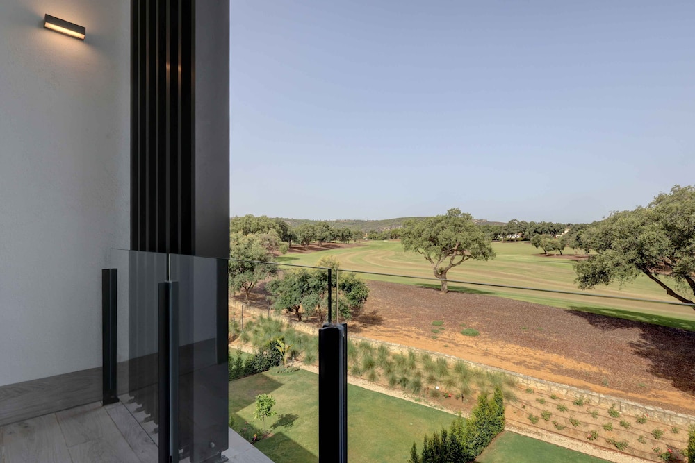 Royal Suite, Courtyard View - Photo 14