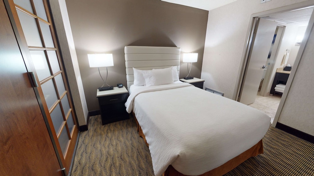 Suite, 1 King Bed, Non Smoking (Hearing Impared) photo 3