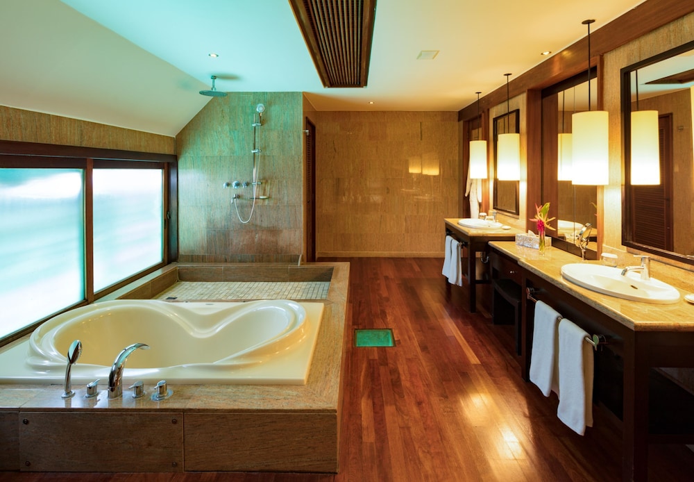 Superior Villa, 1 King Bed, Lagoon View (overwater)