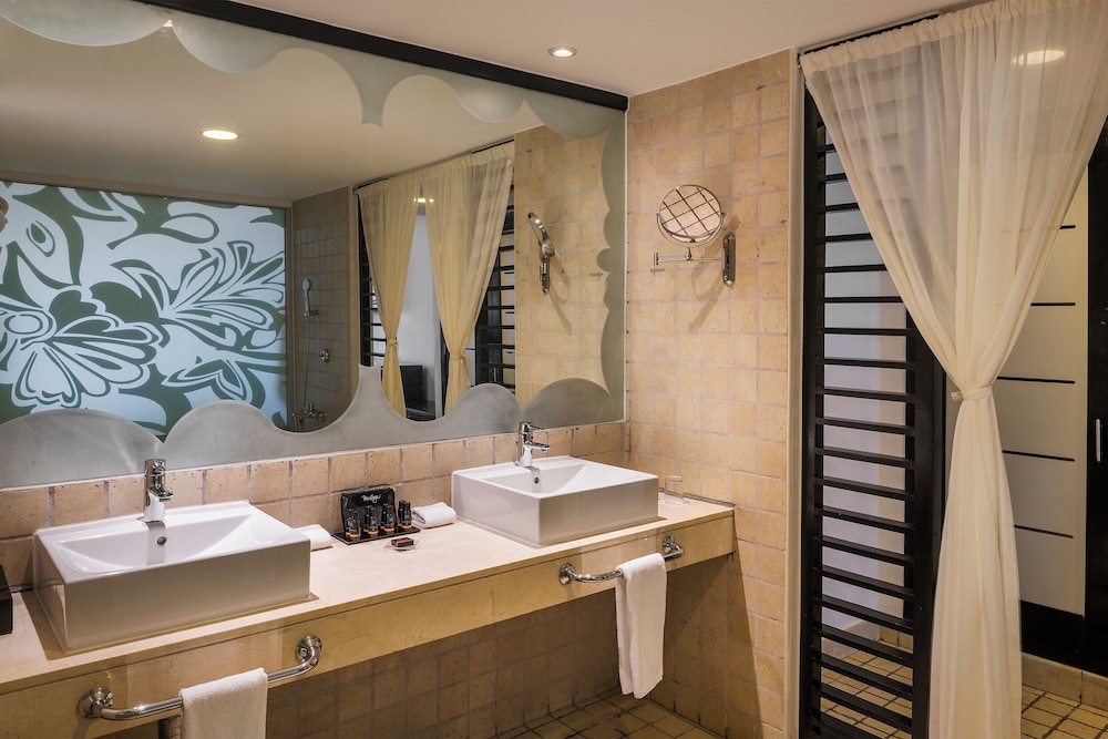 Privilege Master Suite - Photo 6