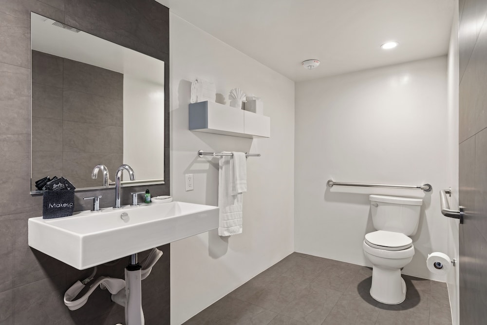 Premier Suite, 1 Bedroom, Accessible, Non Smoking photo 2