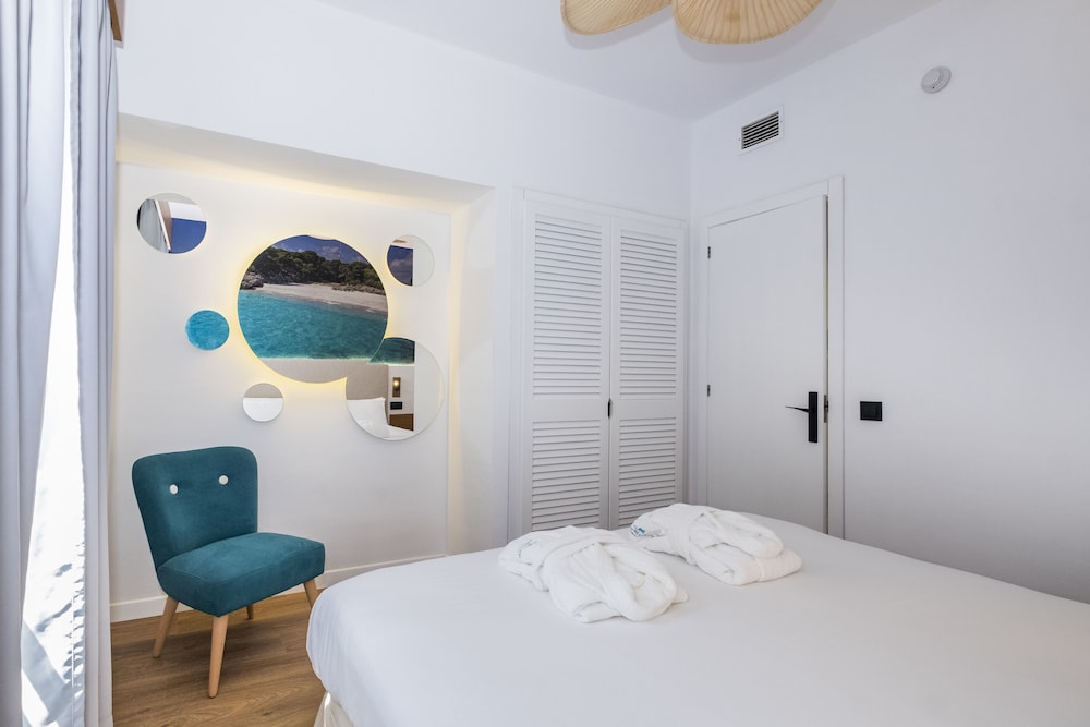 Suite, 2 Bedrooms, Balcony (3 adults) - Photo 2