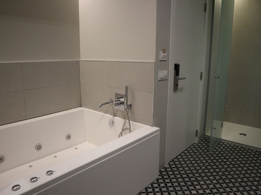 Double Room, Hot Tub - Photo 11