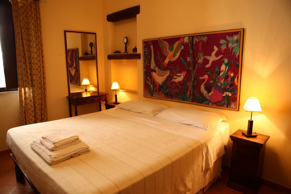 Luxury Suite with Private Bathroom - Photo 2