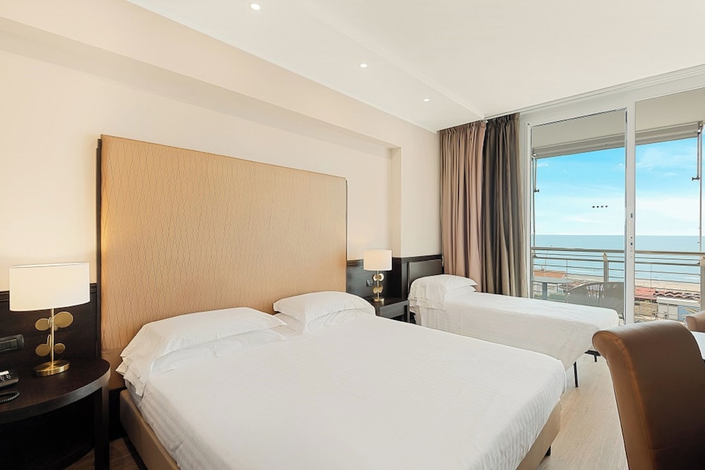 Triple Room, Balcony, Sea Facing - Photo 2