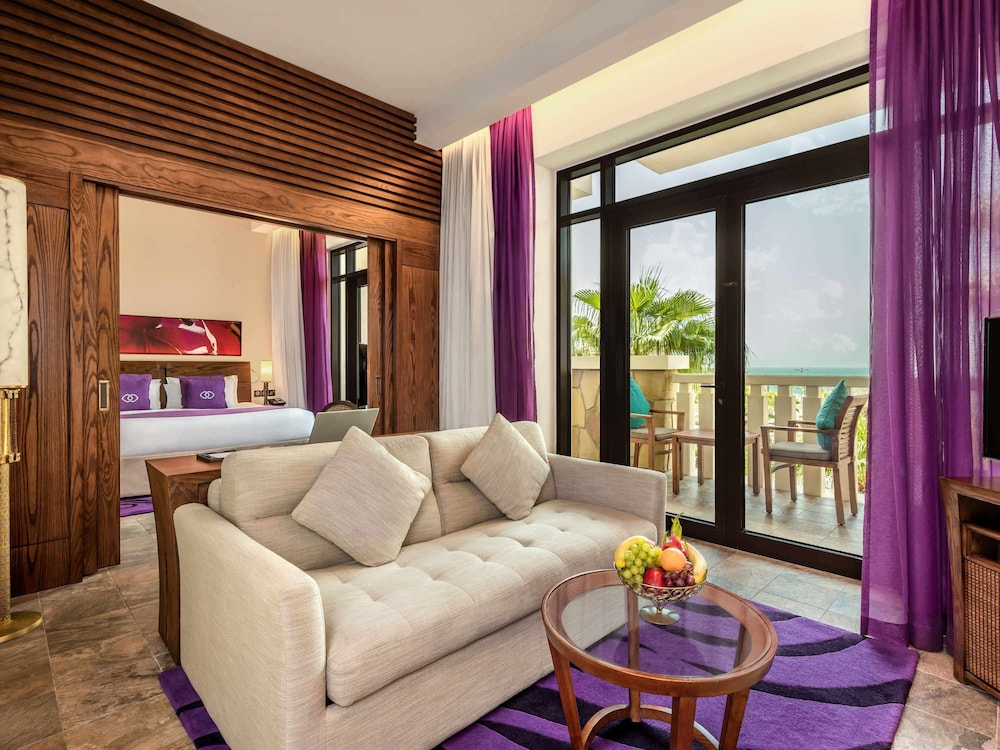 Junior Suite, 1 King Bed with Sofa bed, Balcony, Sea View (Club Access) thumbnail 5