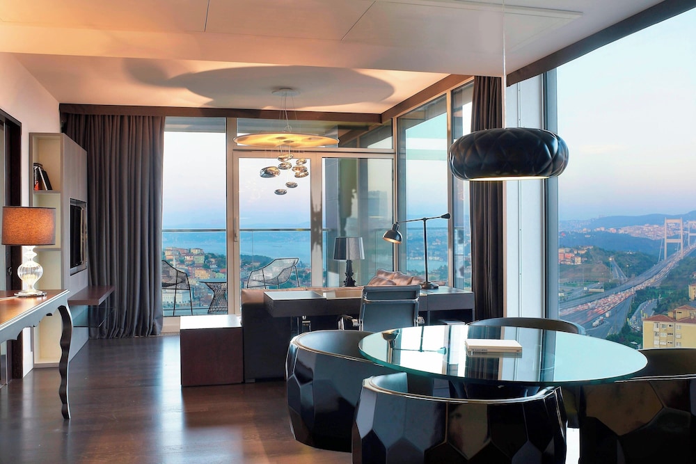 Executive Suite, Club lounge access, 1 Bedroom Suite, 1 King, Bosphorus view, Terrace thumbnail 6