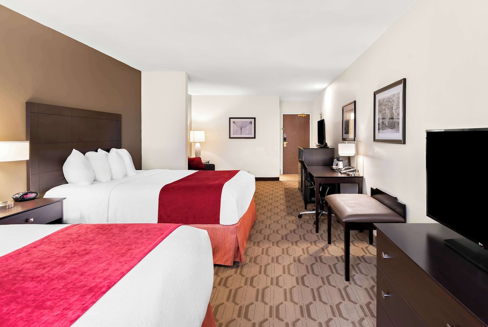 Standard Room, 2 Queen Beds, Non Smoking, Refrigerator & Microwave (with Single Sofabed) photo 1