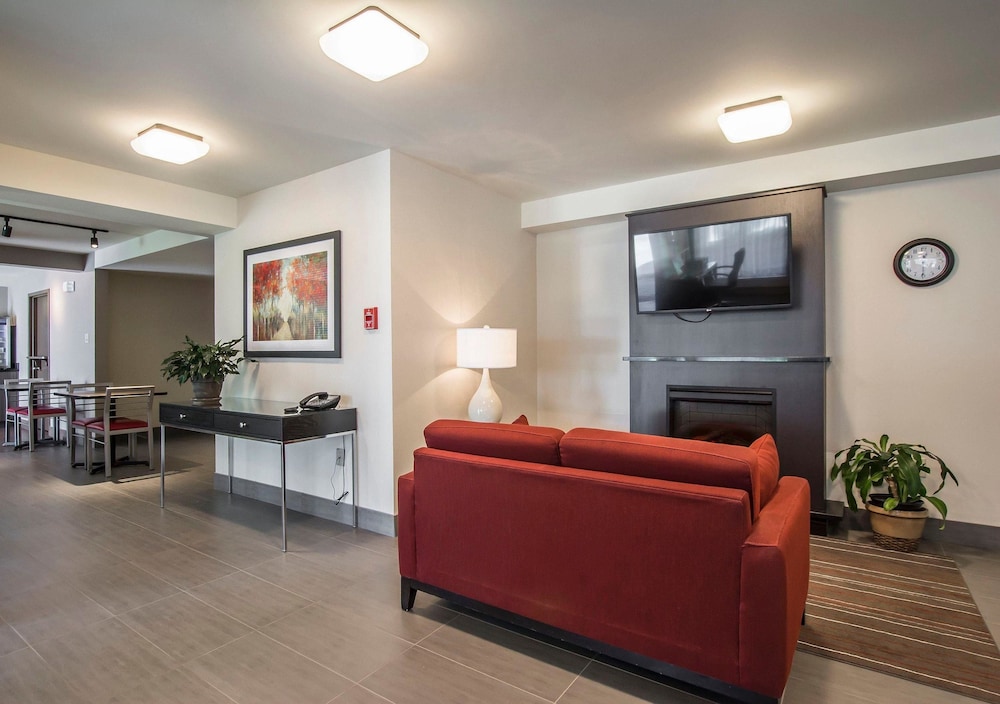 Deluxe Room, 2 Queen Beds, Refrigerator & Microwave, Ground Floor