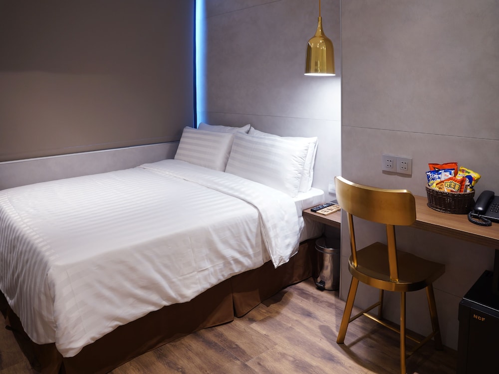 Two Classic Rooms (Not Quad Room, Guarantee on the same floor) photo 3