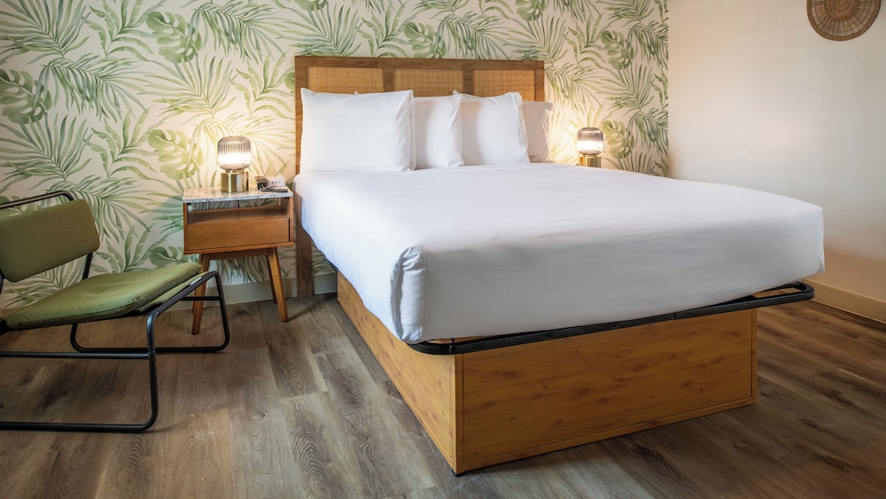 Comfort Room, 1 Queen Bed, Non Smoking