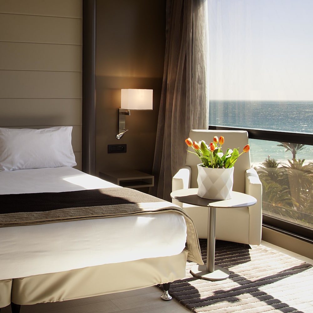 Deluxe Room, 1 King Bed, Sea View