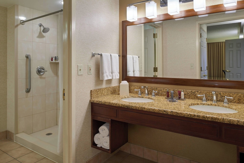 Executive Suite, 1 King Bed with Sofa bed, photo 6