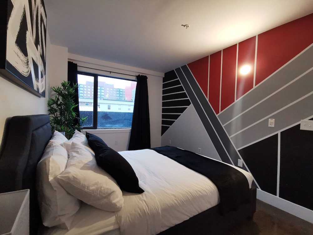 Suite, 2 Bedrooms, Kitchen, City View