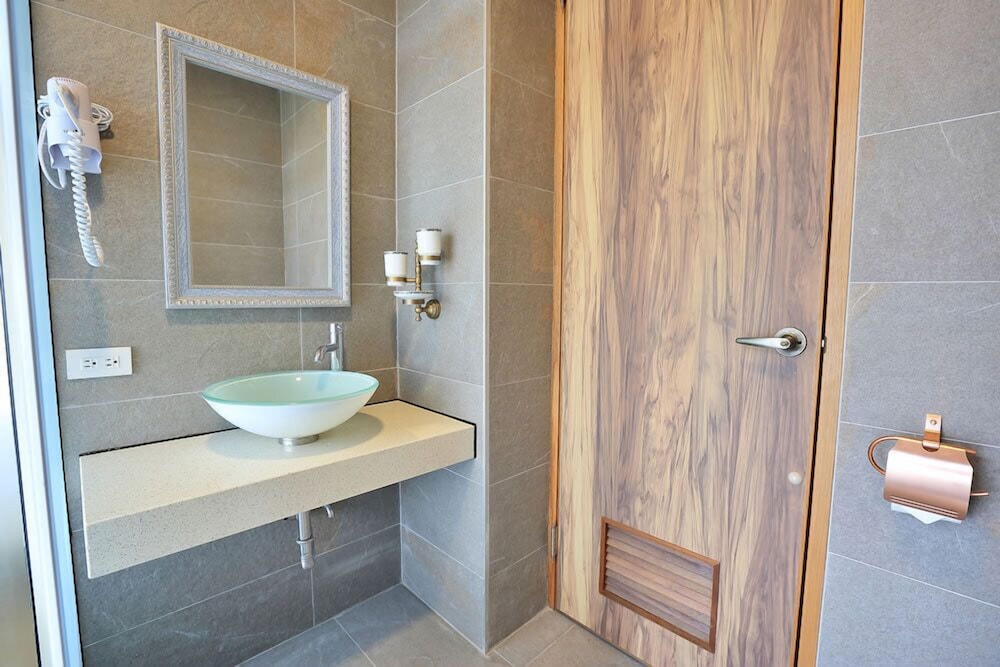 Deluxe Double Room, 1 Queen Bed, Non Smoking (102) - Photo 2