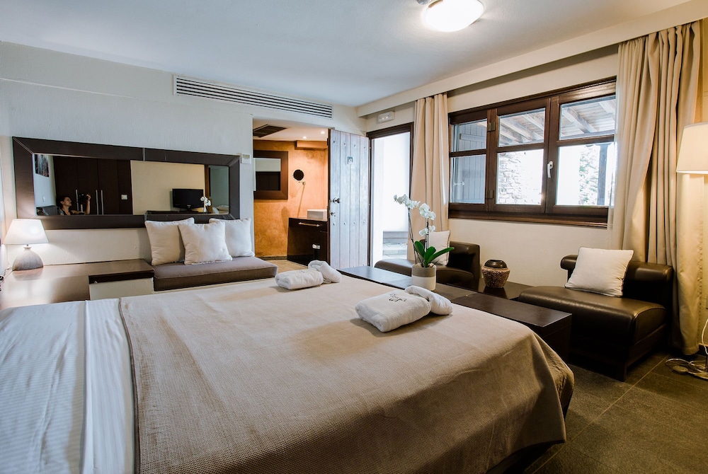 Executive Suite - Photo 1