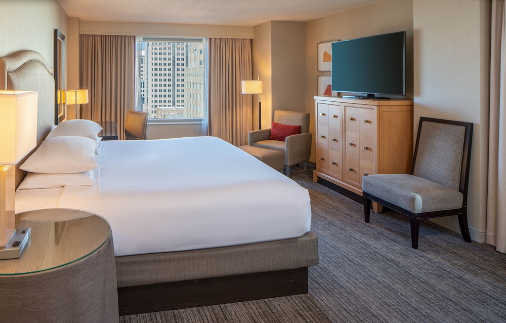 Suite (Town Center) - Photo 4
