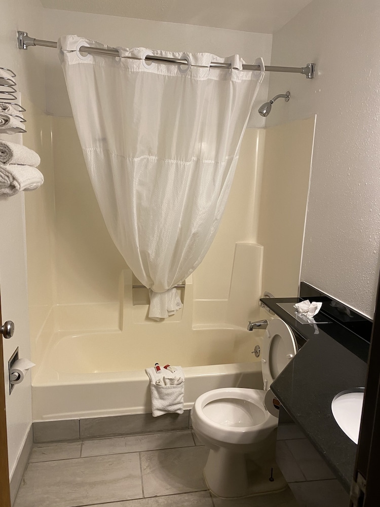 Room, 1 King Bed, Non Smoking - Photo 13
