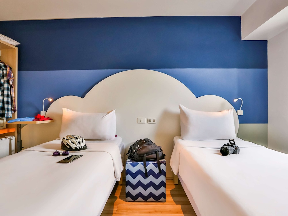Standard Room, 2 Twin Beds, photo 7