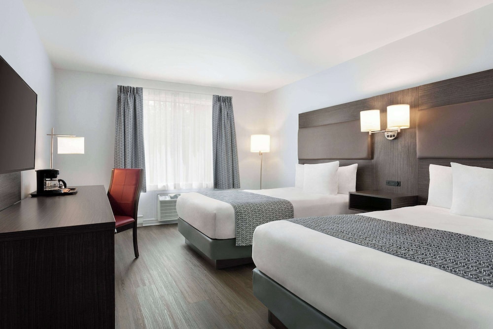 Room, 2 Queen Beds, Non Smoking (Shower Only, No Pets)
