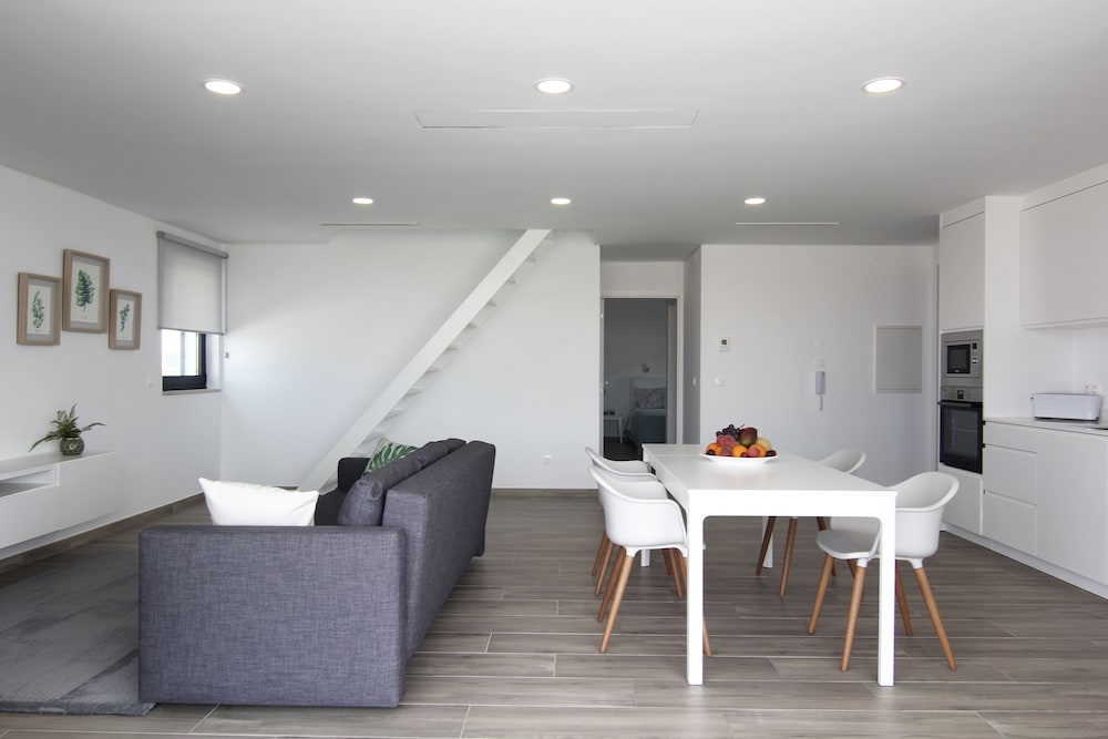 House, 2 Bedrooms, Ground Floor photo 3