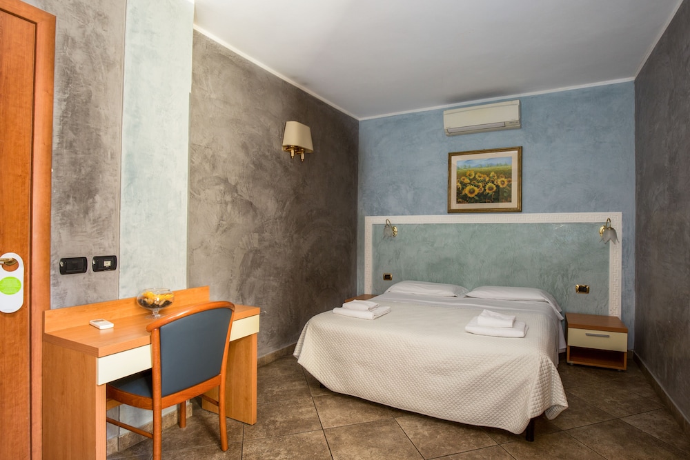 Classic Double or Twin Room photo 3