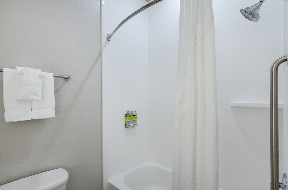 Suite, 2 Queen Beds - Photo 8