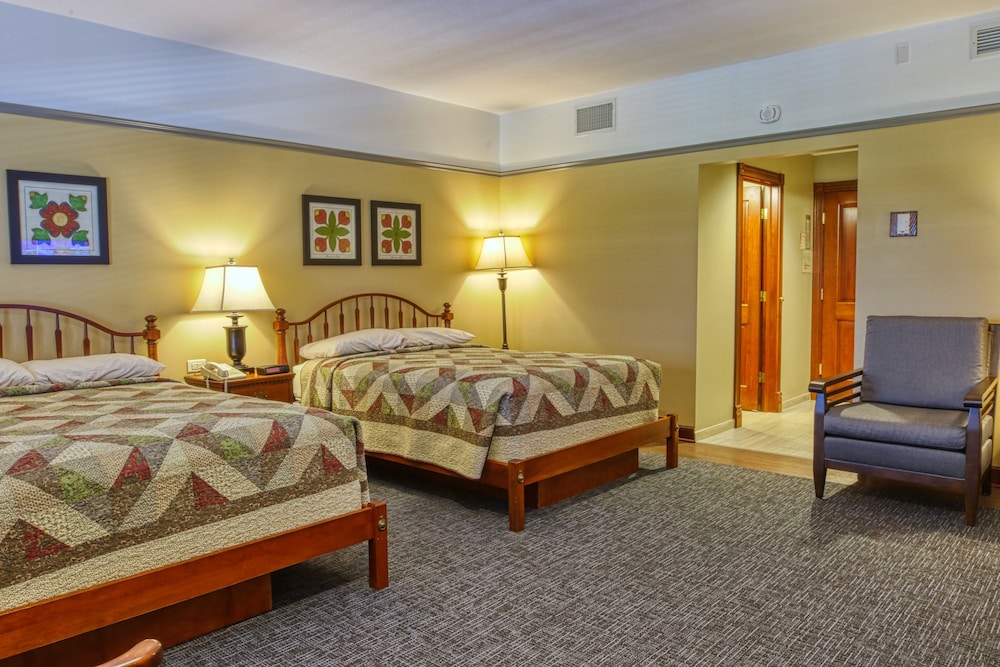 Standard Room, 2 Queen Beds photo 1