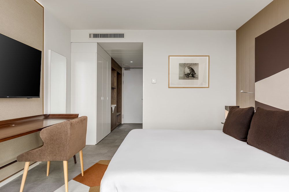 Superior Double Room, City View - Photo 9