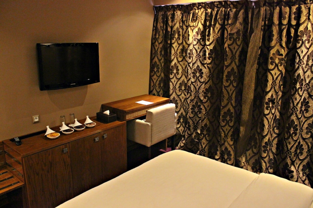 Deluxe Double Room, 1 Queen Bed, Non Smoking, City View - Photo 4