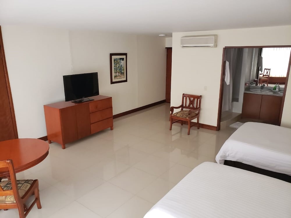 Executive Room, 2 Double Beds - Photo 5