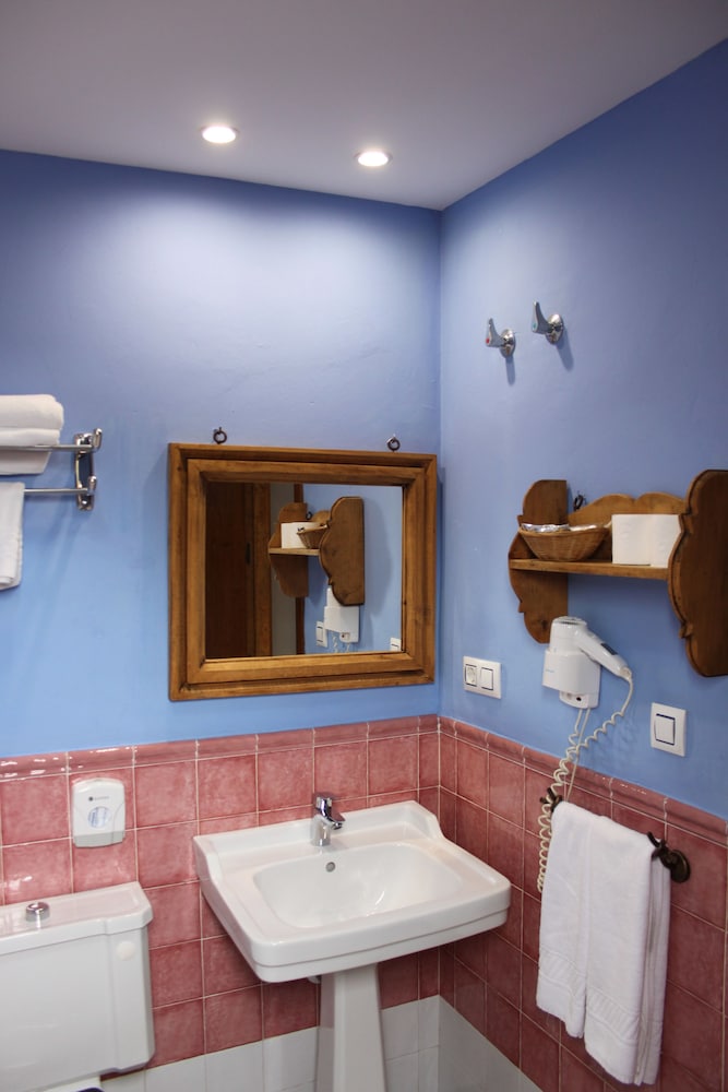 Double Room - Photo 6